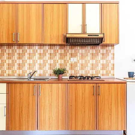 Radhima Res 15 - One Bedroom Apt, Sea View Appartement